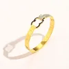 Pulseira de luxo banhada a ouro de aço inoxidável com design para mulheres pulseira boutique de alta qualidade pulseira de joias banhadas a ouro nova pulseira de presente de viagem de aniversário com caixa