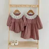 Robes de fille coréenne bébé filles barboteuses enfant en bas âge fille col en dentelle robe à manches longues soeur correspondant vêtements automne printemps enfants vêtements 0-6 ans