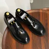 Mocassins masculinos de patente italiana, mocassins artesanais confortáveis de couro genuíno 2023, designer masculino para casamento, sapatos sociais