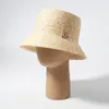 Bérets Femmes Luxe Paille Seau Chapeaux Avec Lettres De Mode Été Protection UV Plage Dames Soleil En Plein Air