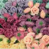 Faux kwiatowa zieleń 10/50/100pcs 2,5 cm Mini Silk Artificial Rose Flower Heads na przyjęcie weselne Dekoracja domu