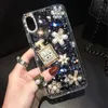 Custodia per telefono glitterata fatta a mano con diamanti di lusso, strass, bottiglia di profumo 3D e fiore, cover posteriore in morbido TPU con pietre preziose per donne e ragazze