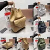 Nouveau sac à dos de qualité d'arrivée en cuir sac à dos sac de style Y concepteurs de somes en y concepteurs de femmes de la mode.