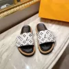 Designer Sandaler Strap Box Pool Pillow Slide Slippers Brand Kvinnors lyxiga tofflor Flat bekväma kvinnors ull tofflor lyxiga tofflor