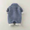 冬の赤ちゃんロンパー生まれデニムベルベットベルベットのベルベットジャンプスーツ濃い温かいベイビーボーイズロンパー服幼児ベビーオーバーズオネシー240119