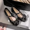 Sukienka buty kobiety nowoczesne pompki Mary Jane High Heels Girl Piękna skóra Bowknot Casual Big Size