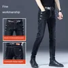 Elegante nero di lusso da uomo coreano streetwear punk moda comodi jeans elasticizzati slim fit gamba dritta pantaloni casual in denim 240124
