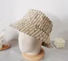 クラシックダークフラワーレター盆地帽子トレンディカジュアルメンアンドウィメンズカップル同じスタイルの大きな魅力的な日焼け防止スタイル