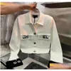 Chaquetas para mujer 2023SS Diseñador para mujer Top Calidad Solapa Moda Pecho Bolsillo Slim Fit Blanco Bordado Impreso Hebilla de metal Punto DH8H5