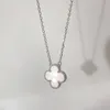 Van-Clef Arpes Collier Designer De Luxe Mode Femmes Qualité Pendentif Haute Version Trèfle Double Face Chanceux Herbe Blanc Fritillaria 18k Or Rose Serrure Chaîne En Os