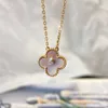 Van-Clef Arpes Collier Designer De Luxe Mode Femmes Qualité Pendentif Haute Version Trèfle Double Face Chanceux Herbe Blanc Fritillaria 18k Or Rose Serrure Chaîne En Os