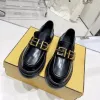 10A جودة الجودة منصة أحذية فتاة جميلة السفر حذاء عارضة 2024 جديد مصمم فاخر جديد أسود مسطح من الجلد المتسكع