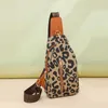 Sacos de cintura casual saco de peito feminino nova moda padrão leopardo crossbody saco de peito viagem lazer pequena mochila