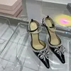 マッハクリスタルボウヒールパールバックルアンクルストラップラインストーン装飾9.5 cm高ポイントトゥーススティレットヒールポンプ靴女性用豪華なデザイナー工場靴