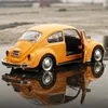 Simulazione Squisita Fonde sotto pressione Veicoli giocattolo 1967 Retro Classic Beetle RMZ città 1/36 Collezione in lega Modello di auto Regali di Natale 240118