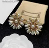 Stud Designer Earring Flower Stud Designer Letter Diamond Earrings Letter Stamps Hoop Crystal Petal Earring Gift Q240125