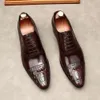 Italiensk krokodilmönster Mens Formell 2023 Äkta läder handgjorda designer retro bröllop sociala brogues skor man