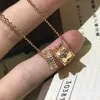 Designer Van clap Versione alta caleidoscopio collana erba fortunata pendente placcato oro alla moda e personalizzato per le donne lusso leggero design di nicchia di fascia alta sens