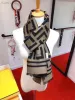 Sciarpe di lana firmate Top Sciarpa da uomo Super Pure Tessuti morbidi avanzati da donna Stile griglia di lusso Scialle stampato lungo Taglia 30-180 cm