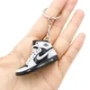 Creative Mini PVC Sneakers Keychains For Men Women Gym Sportskor Keychain Handbag Chain Basketball Shoe Nyckelhållare Bulkpris 9HLU