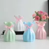 2st vaser Plastblomma Vase med rosa bowknot Unbreaktable Modern Wavy Opening Desktop Plant Vase Home Decoration Housewarming Gift