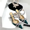 Mach Satin Bow Pumps Crystal Pycklat Rhinestone Evening Shoes Stiletto klackar Sandaler Kvinnor Klackade lyxdesigners Ankel Strap Dress Shoe Factory Foot