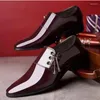 Zapatos de vestir para hombre, zapatos de cuero con punta puntiaguda, diseño Formal de negocios, cómodo, brillante, de talla grande, informal, antideslizante, para boda