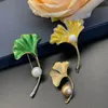 Broschen im China-Chic-Stil, Ginkgo-Blattform, Imitationsperle, weiblicher Schmuck, Mantel/Kleidungszubehör für Frauen