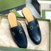 Prince City Loafers Designer tofflor Klassisk metallspänne broderade sandaler män kvinnor läder halva tofflor mönster tofflor