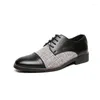 Sapatos de vestido Clássico Preto Brogue Homem Moda Casual Diário Escritório Homens Inglaterra Estilo Confortável Lace-up Homens Formal