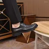 Zapatos de vestir Cuero de negocios para hombres Cuero de vaca real Genuino Low Top Lace Up Traje Zapato de boda M1108