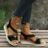 Klänningskor 2024 Summer Metal Decoration Women's Wedges Sandaler Snake Print Platform Gladiator Woman Comfort Comantic Med Heels