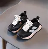 2024 Scarpe per bambini di nuova moda Premium Pu + Mesh Trend Sports Scarpe casual per ragazzi e ragazze