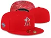Nowe projektanty dopasowane czapki Snapbacki Regulowane futbolowe czapki CAŁO CAŁOŚĆ LOGO Drużyny Flat Outdoor Sport Hafdery Casquette Zamknięte flexa czapka rozmiar 7-8