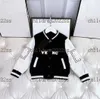 Nowożeńcy kurtki baseballowe 2022FW jesienne ciepłe kurtki projektant marki dla dzieci płaszcz sportowy highend płaszcze zimowe rozmiar 100150C1604868