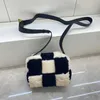 Herbst Und Winter Neue Lammwolle Sechs Gramm Farbe Blockieren Gold Schnalle Tasche Mode Plaid Kleine Panda Schulter Umhängetasche Frauen der Tasche 022224a