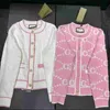 Diseñador de lujo Suéteres para mujer Cárdigan Rosa Blanco Camisa con botones Clásico Estampado de letras Moda Regular Casual Manga larga Chaqueta de punto Vestir OCG9