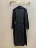 Trench da donna Cappotto di media lunghezza con bottoni dorati in stile nero per le donne 2024 Autunno Inverno Moda casual doppio petto