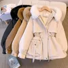 Trenchs de femmes Manteaux d'hiver Femmes Parka à capuche Doublure de laine Longue col de fourrure Vestes chaudes Vêtements de neige Vêtements rembourrés Dames Slim Fits Vêtements d'extérieur