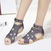 Crocuses Girl Hollow Sandals Thong Thong Fashion Trainers Word House Summer Diamond Fish Mouth Mouth Feats 202 T9G1#