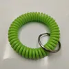 Porte-clés 200pcs / lot multicolore en plastique extensible spirale bracelet poignet bobine porte-clés bracelet porte-clés pour numéro tag sport accessoire