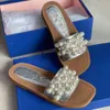 2024 Mulheres Goldie Slide Chinelos Flat Pearl Sandálias Vintage Squared Toe Couro Designer Chinelos Marca Elegante Sandália Bege Preto 5 Cores Top Quality Com Caixa