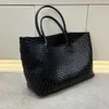 2023 Autumn Style Simple and Elegant Handwoven Handheld Genuine Leather One Shoulder Vegetable Basket Mother Bag