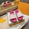 Designer Sandaler Strap Box Pool Pillow Slide Slippers Brand Kvinnors lyxiga tofflor Flat bekväma kvinnors ull tofflor lyxiga tofflor