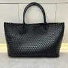 2023 Autumn Style Simple and Elegant Handwoven Handheld Genuine Leather One Shoulder Vegetable Basket Mother Bag