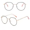 Lunettes de soleil Pochromiques élégantes avec plaquettes nasales confortables en silicone, branches flexibles pour dames, décoration tendance