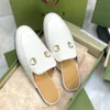 Pantoufles de créateur en cuir véritable pour hommes et femmes, mocassins en velours avec chaîne en métal, mocassins confortables en cuir, demi-pantoufles à lacets