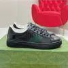 2024 Sneaker in pelle bianca Uomo Donna Scarpe basse Piattaforma Sneaker Web Tennis Scarpe casual Trainer Moda Suola in gomma 35-45