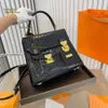 Bolsos de noche Bolsas de cosméticos Estuches Bolso de diseñador Bolso de cuero Carta de lujo 2024 Bolso cruzado Bolsos de hombro de gran capacidad Simplicidad clásica Partido de tendencia de moda