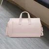 Duffel Påsar Travelplagg Bag justerbar rem axel handväska vattenbeständig multifunktion över natten rosa veckor bagage